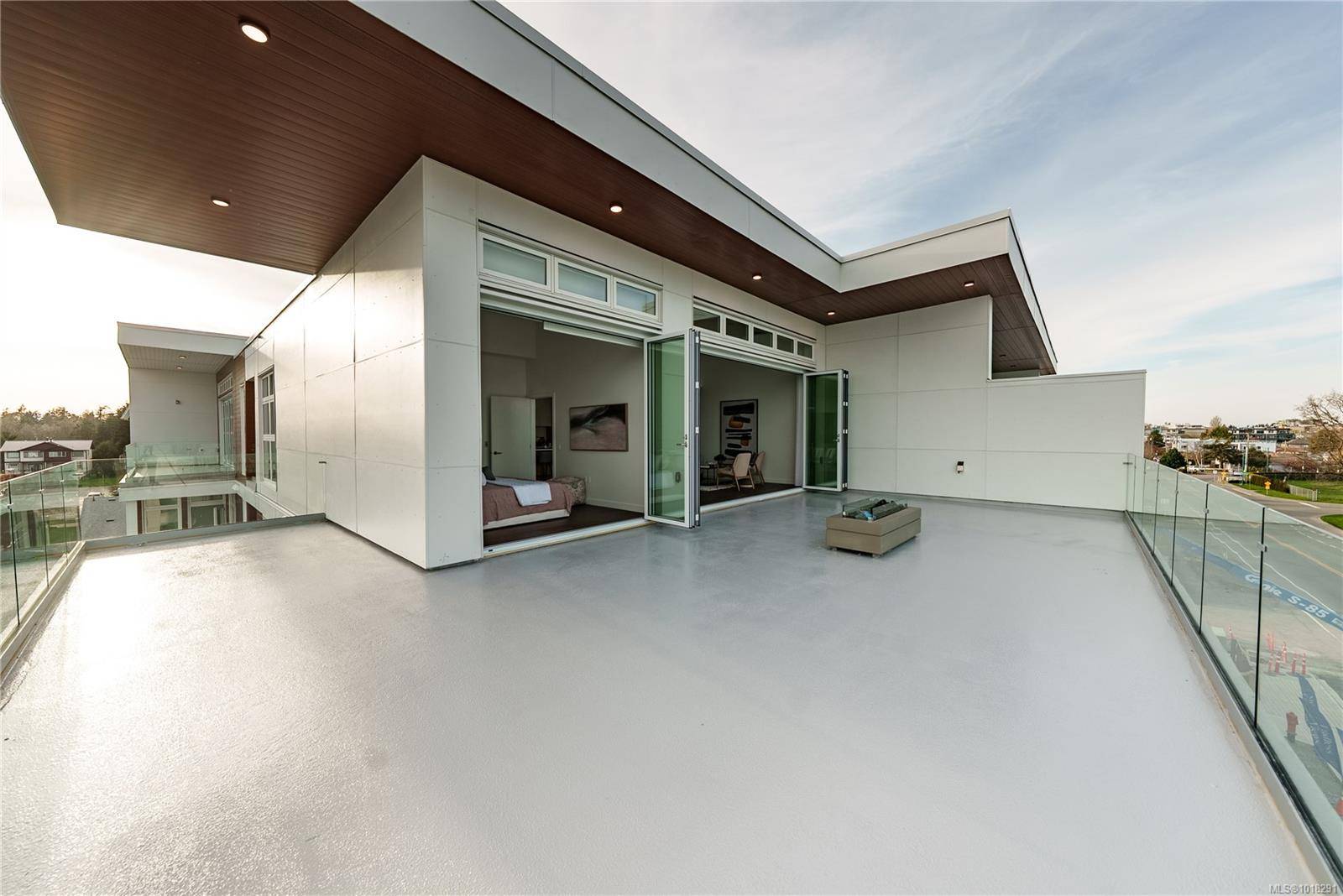 Sidney, BC V8L 2W5,9570 Fifth St #403