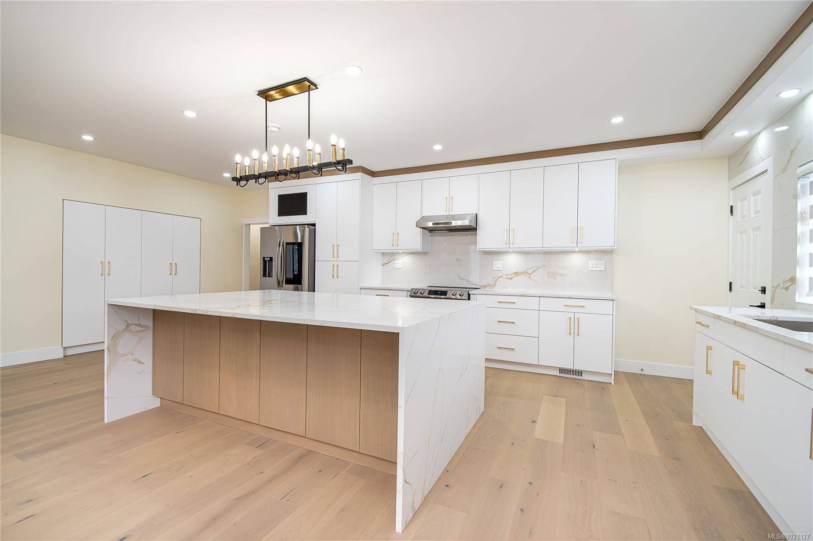 Saanich, BC V8N 2E2,1579 Kenmore Rd