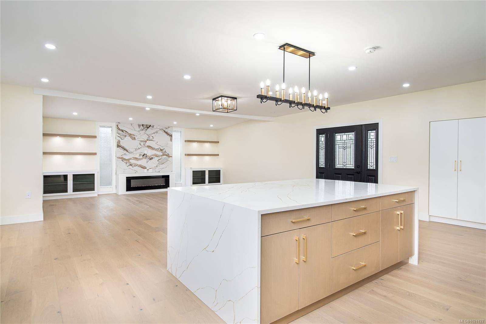 Saanich, BC V8N 2E2,1579 Kenmore Rd