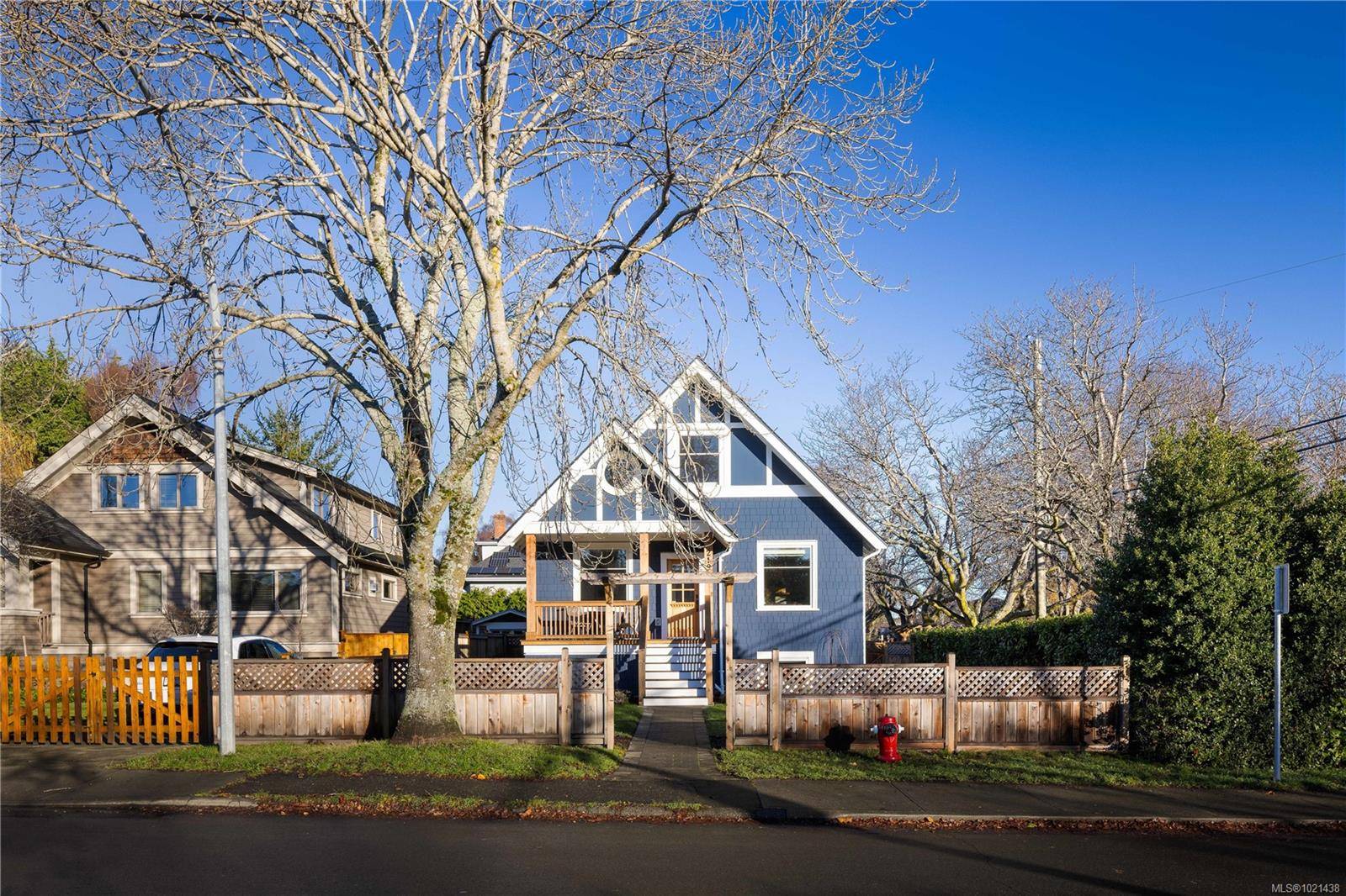 Oak Bay, BC V8S 2R5,2194 Central Ave