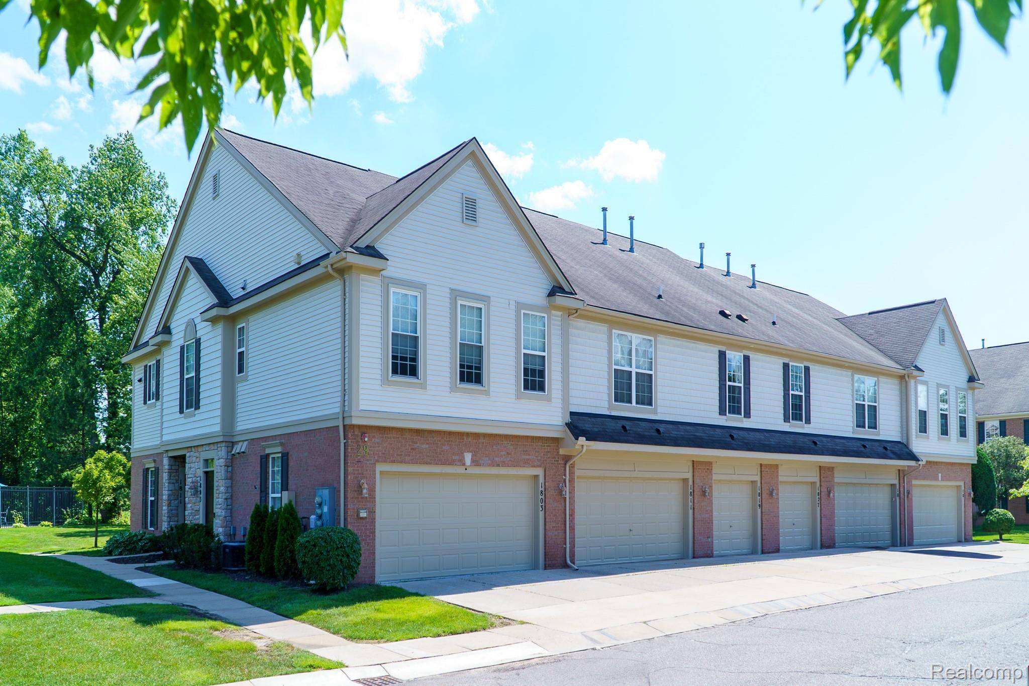 Canton, MI 48188,1803 Pinecroft DR