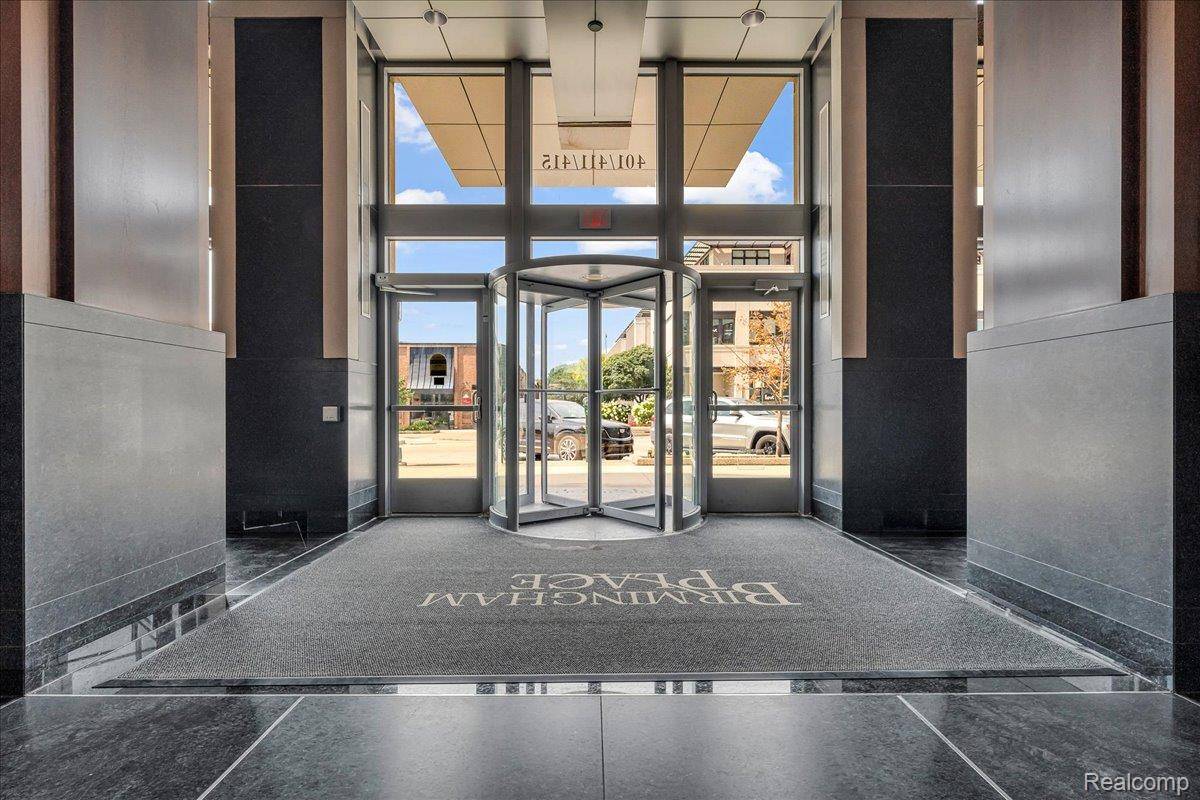 Birmingham, MI 48009,411 S Old Woodward AVE