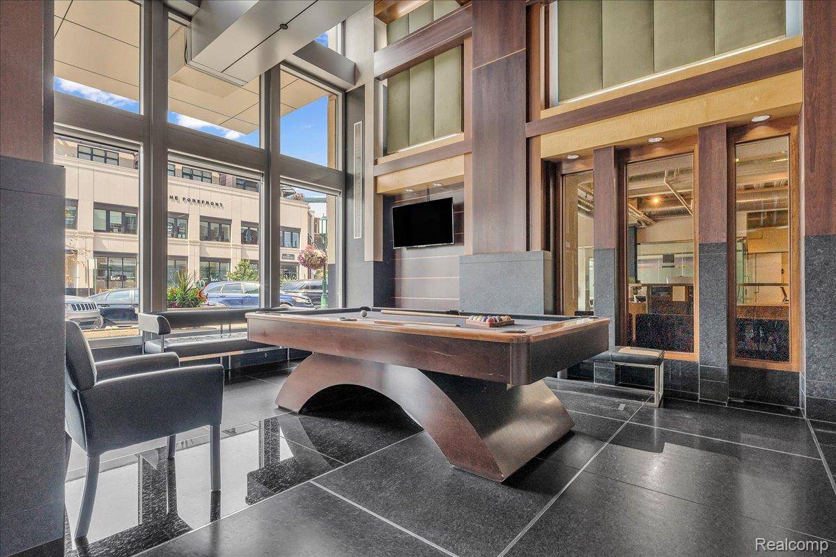 Birmingham, MI 48009,411 S Old Woodward AVE