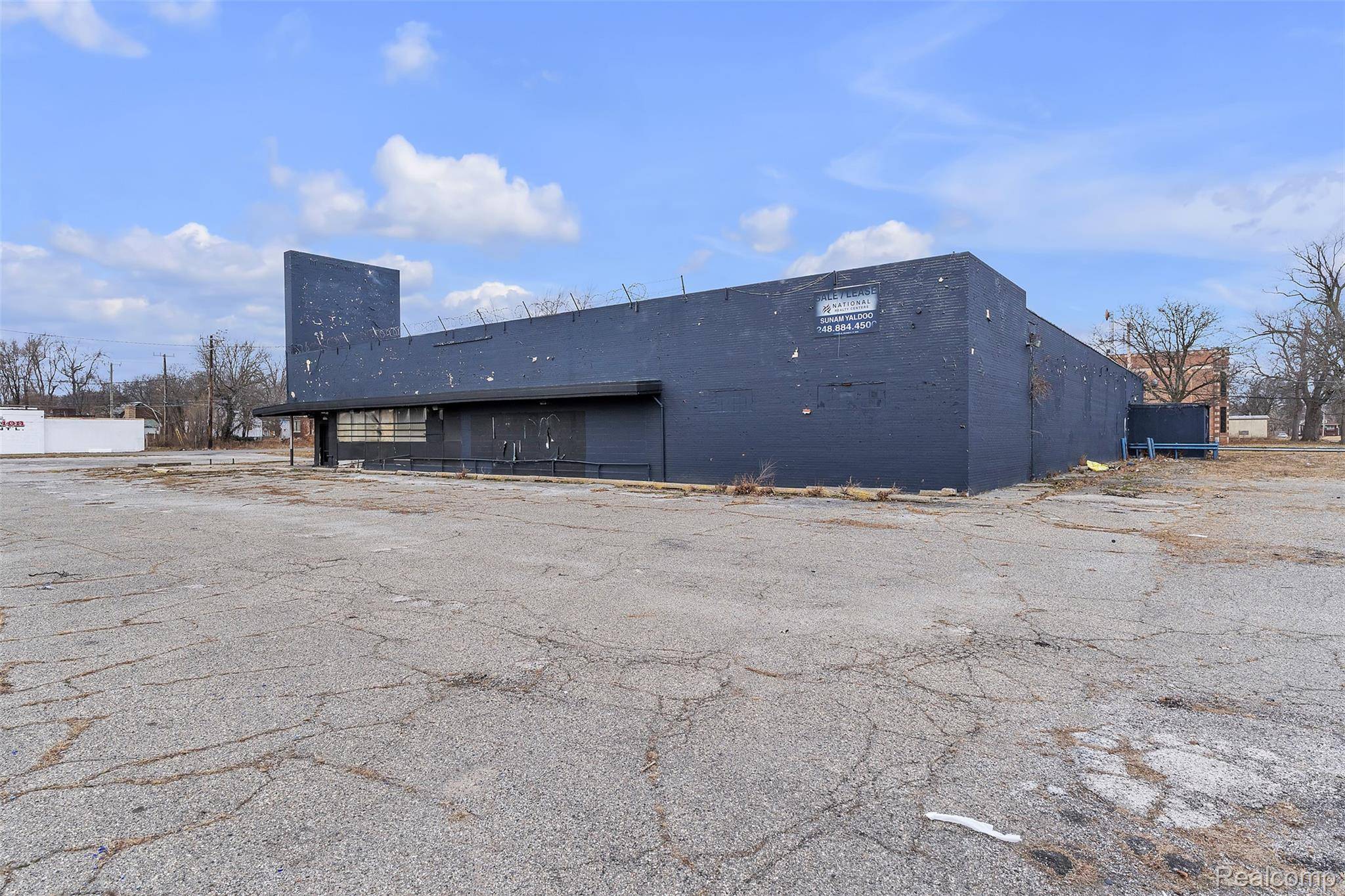 Detroit, MI 48213,12021 Harper AVE