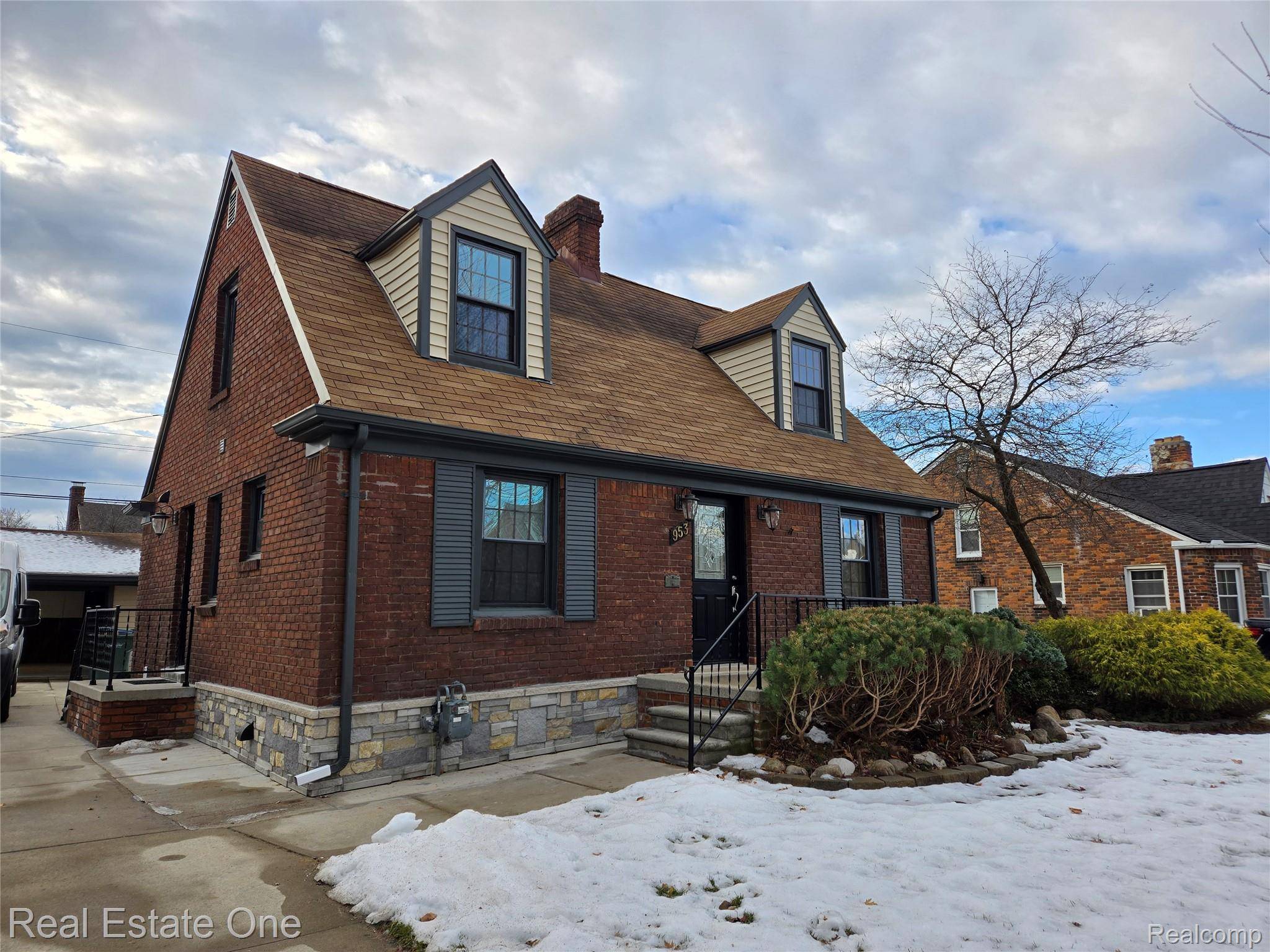 Lincoln Park, MI 48146,953 Kings HWY