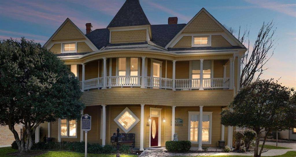 Granbury, TX 76048,123 W Doyle Street