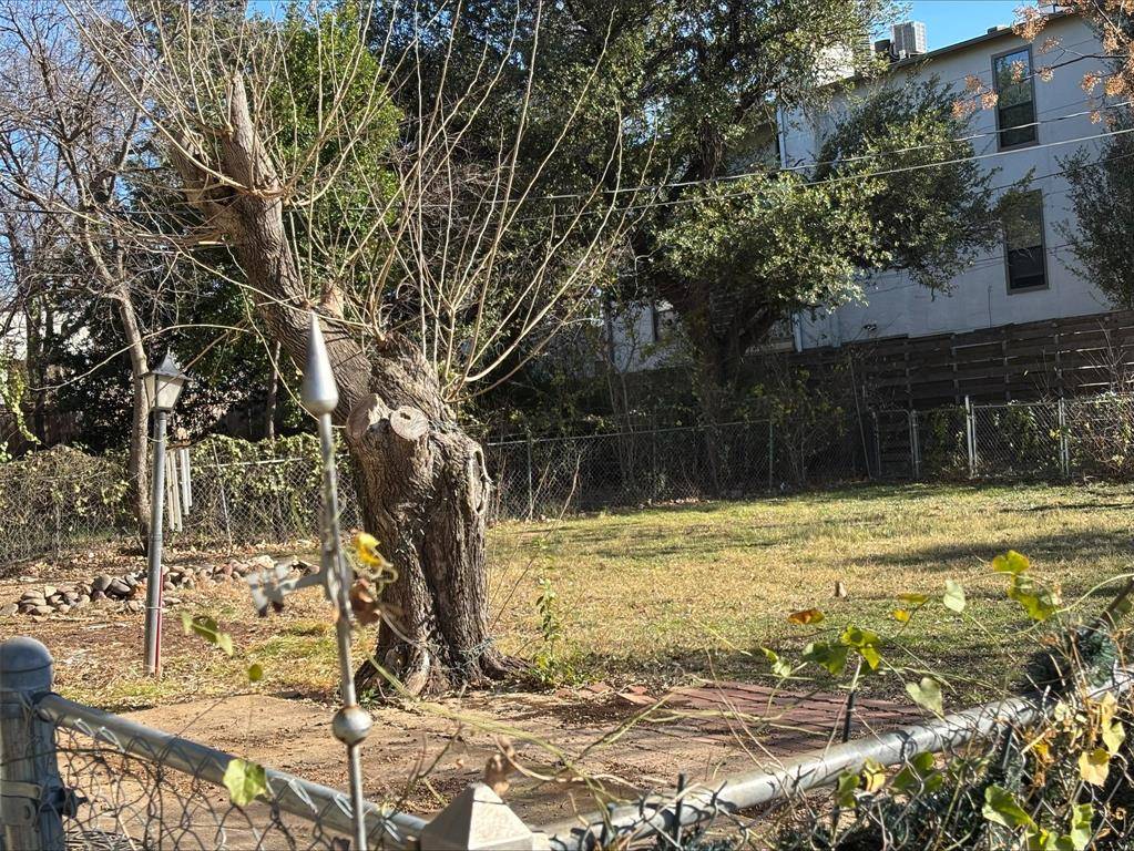 Dallas, TX 75209,3930 N Cresthaven Road