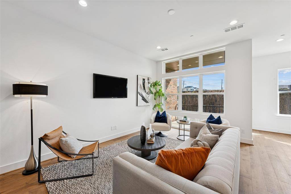 Dallas, TX 75219,3064 Chimes Street