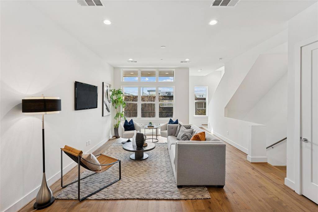 Dallas, TX 75219,3064 Chimes Street