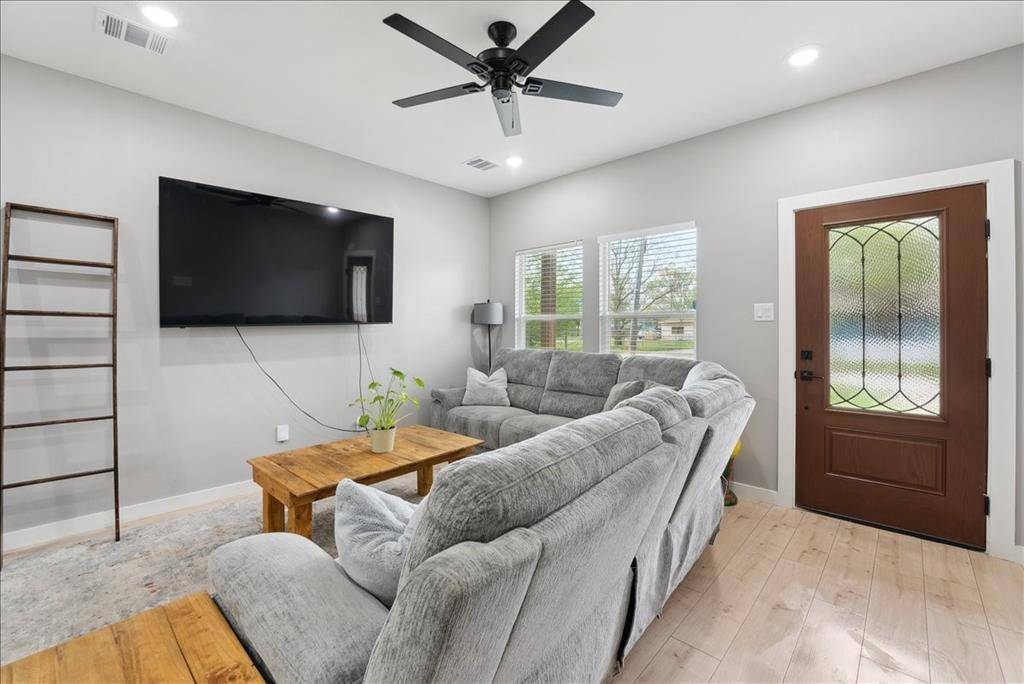 Cleburne, TX 76031,707 N Wilhite Street