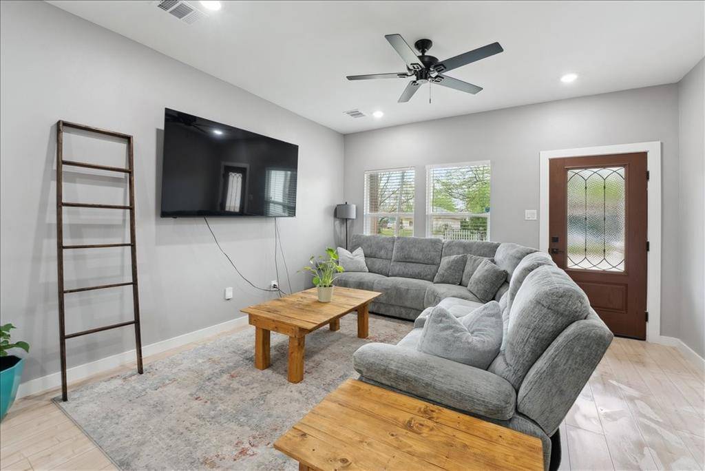 Cleburne, TX 76031,707 N Wilhite Street