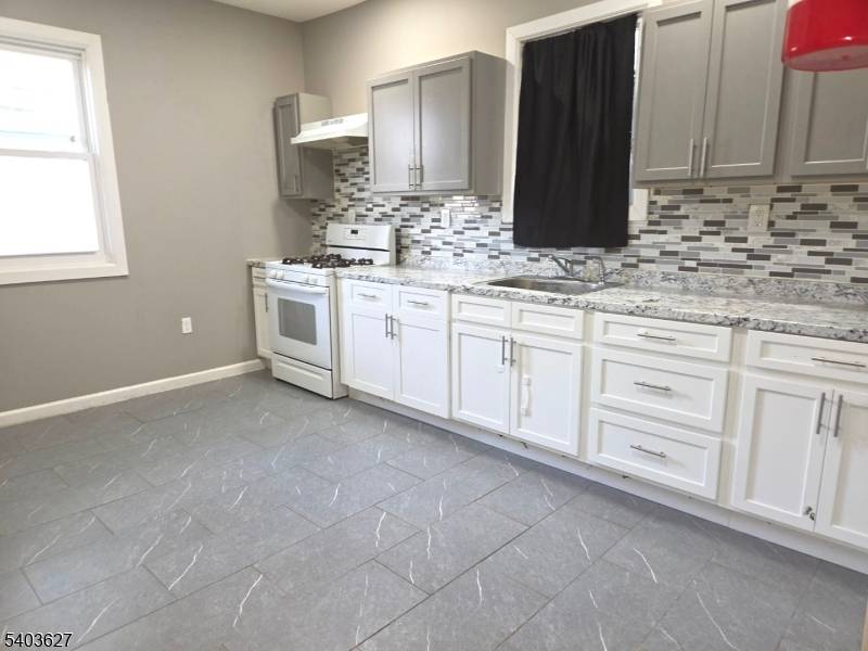 East Orange City, NJ 07017,131 N 14Th St