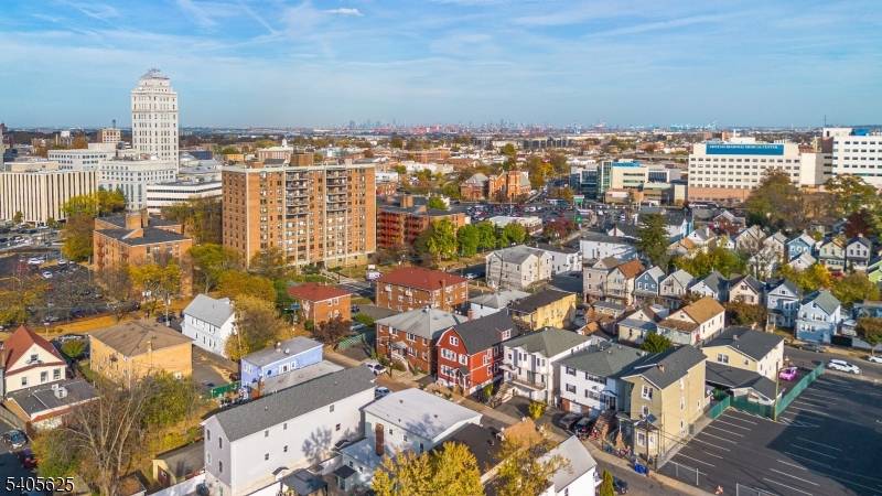 Elizabeth City, NJ 07202,118 Race St #2