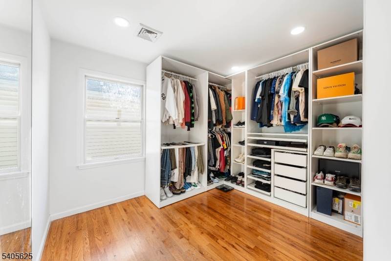 Elizabeth City, NJ 07202,118 Race St #2