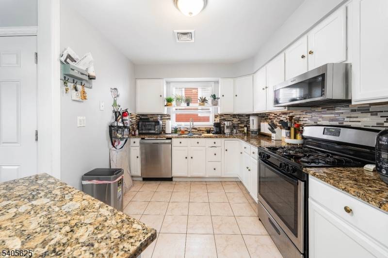 Elizabeth City, NJ 07202,118 Race St #2