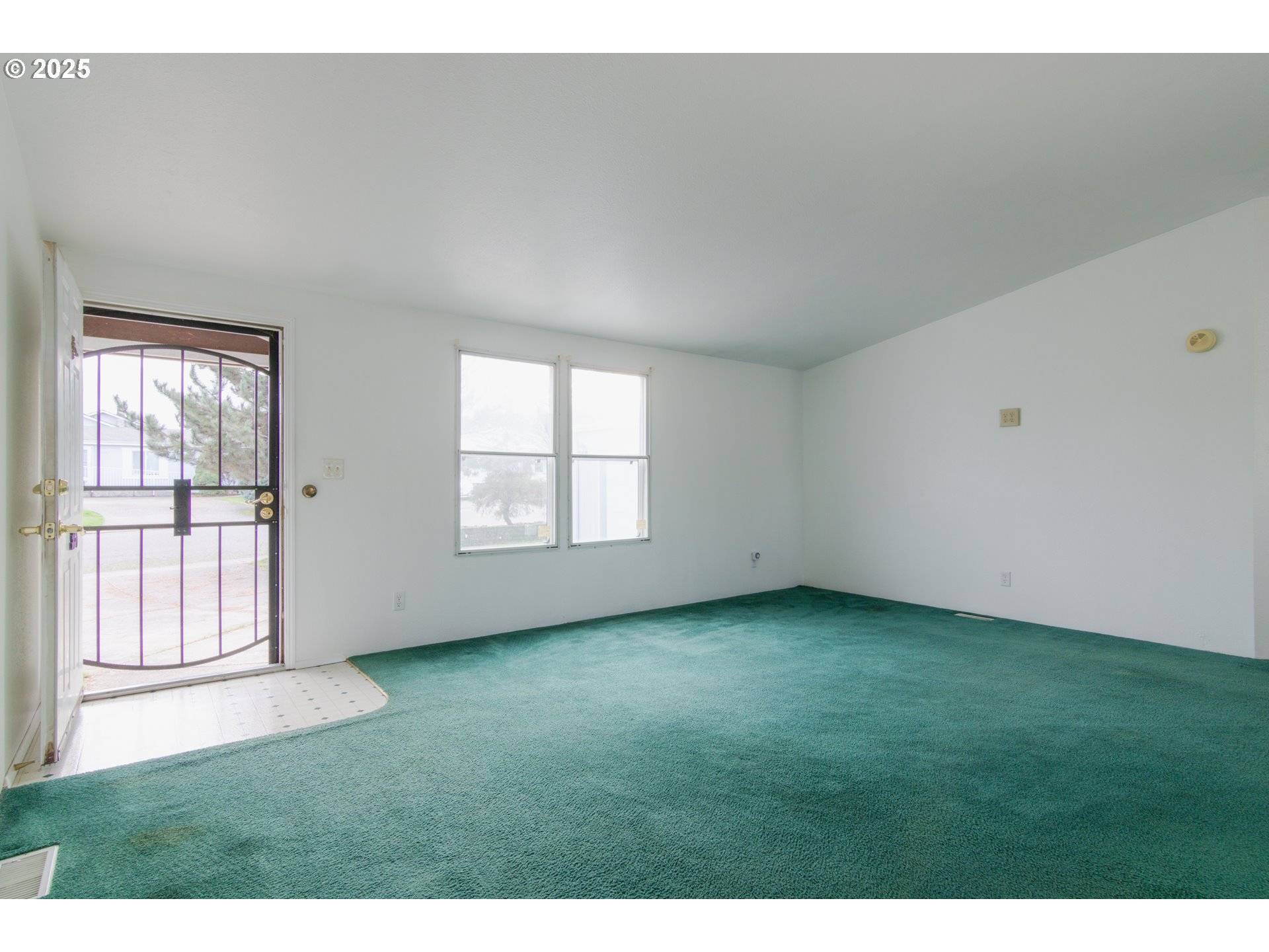 Salem, OR 97304,3396 LAKE VANESSA CIR NW