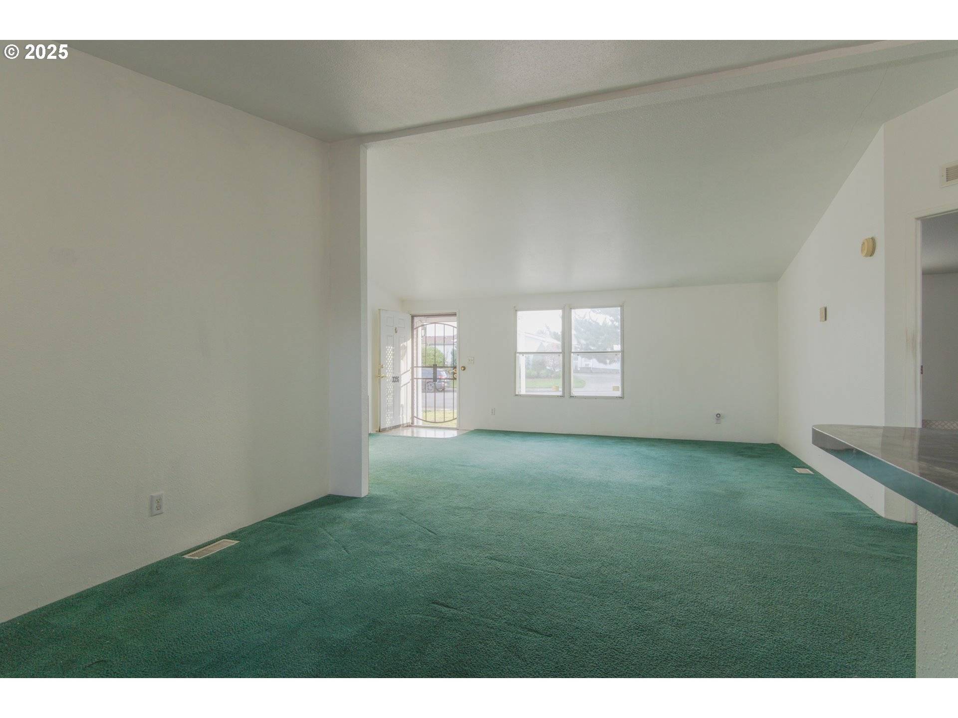 Salem, OR 97304,3396 LAKE VANESSA CIR NW