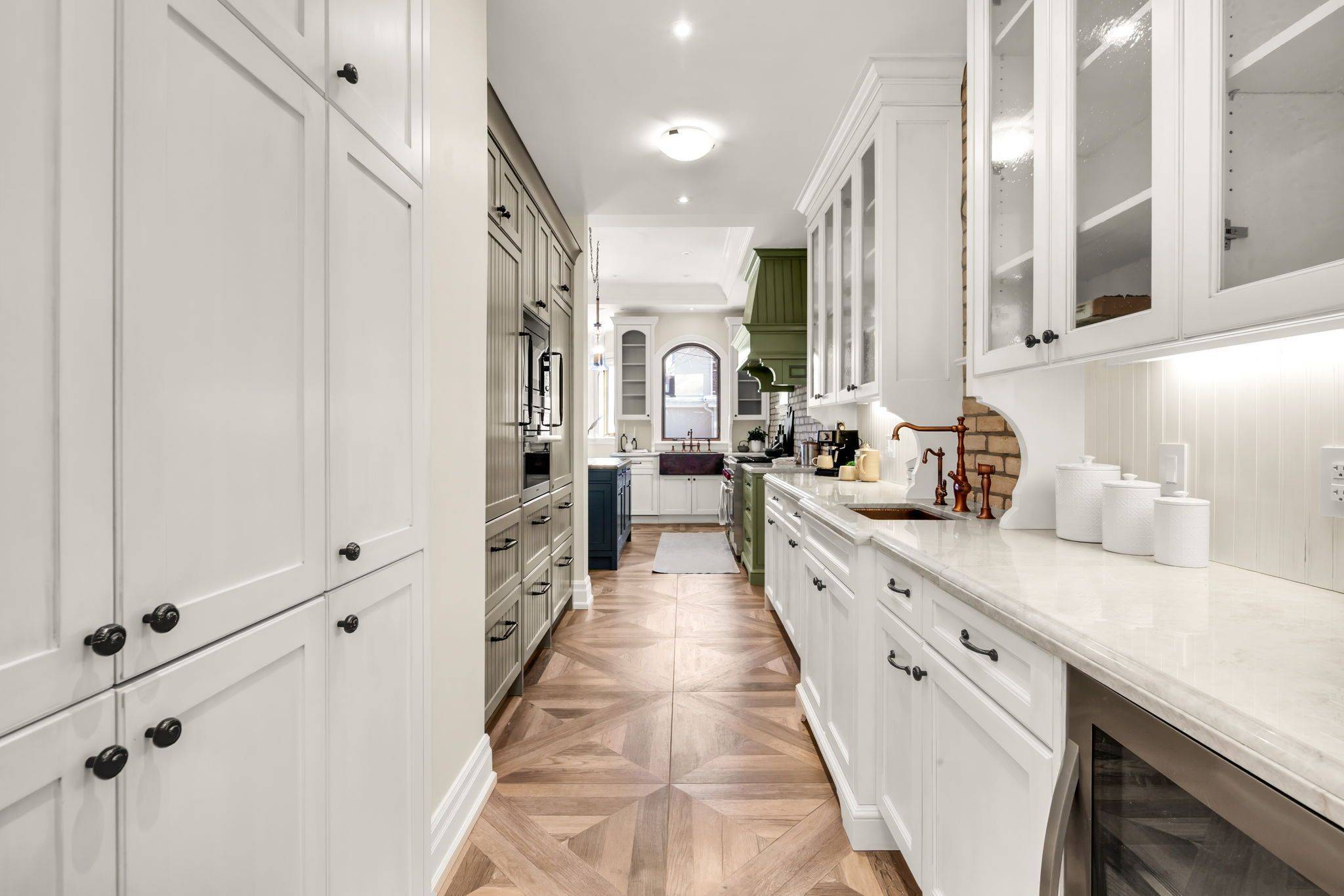 Toronto C03, ON M5P 2H7,441 Oriole Pkwy