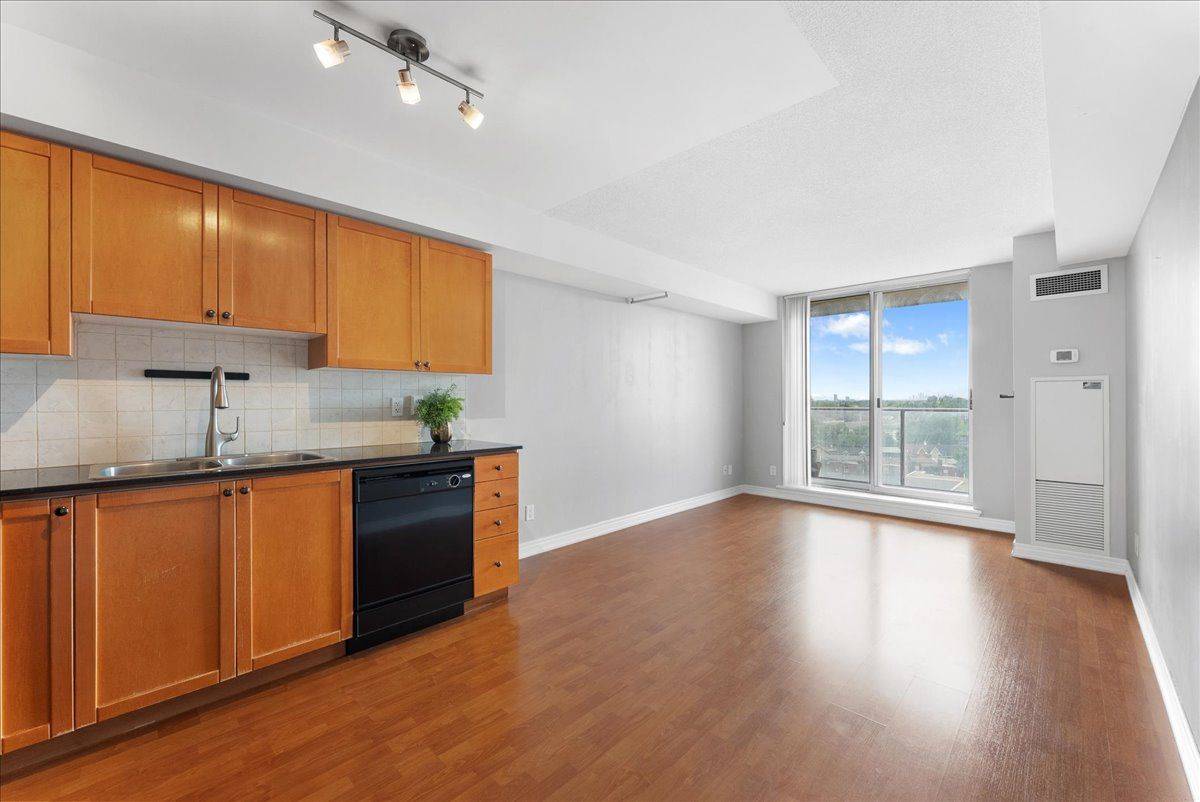 1369 Bloor ST W #910, Toronto C01, ON M6P 4J4