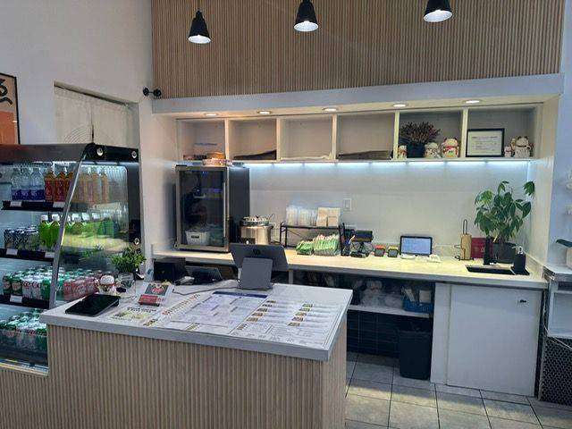 Toronto C01, ON M6J 1T9,755B Dundas ST W