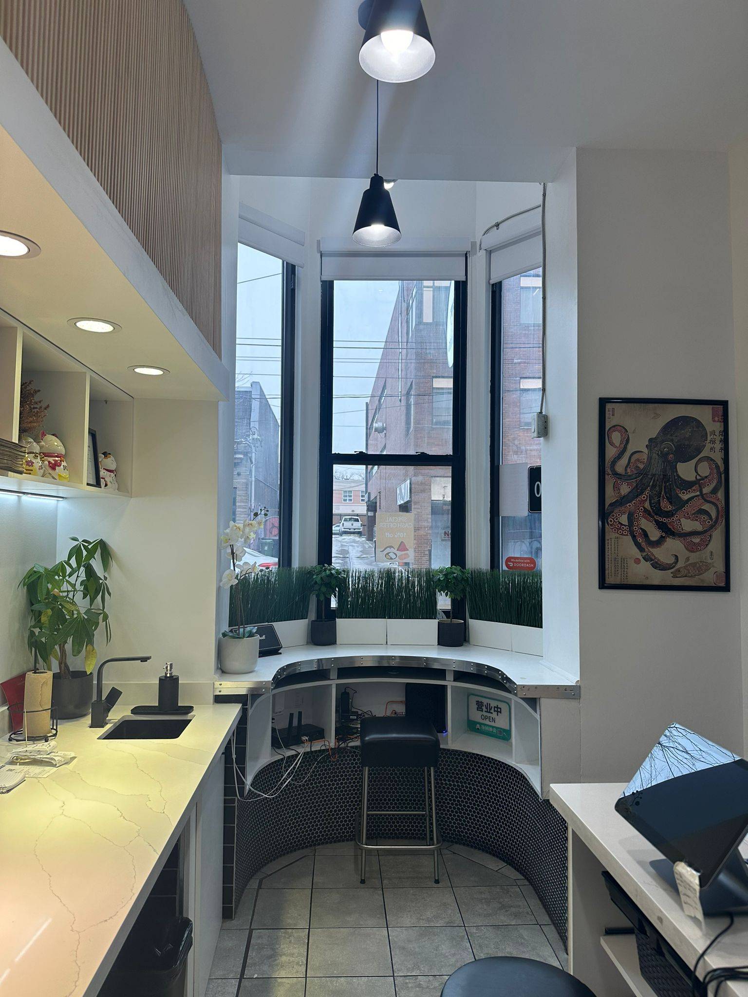 Toronto C01, ON M6J 1T9,755B Dundas ST W