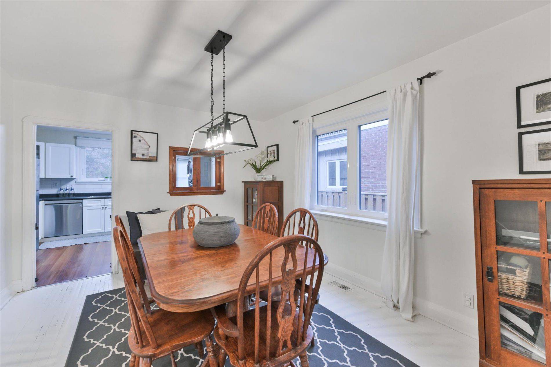 Toronto E03, ON M4C 2K7,257 Lumsden AVE