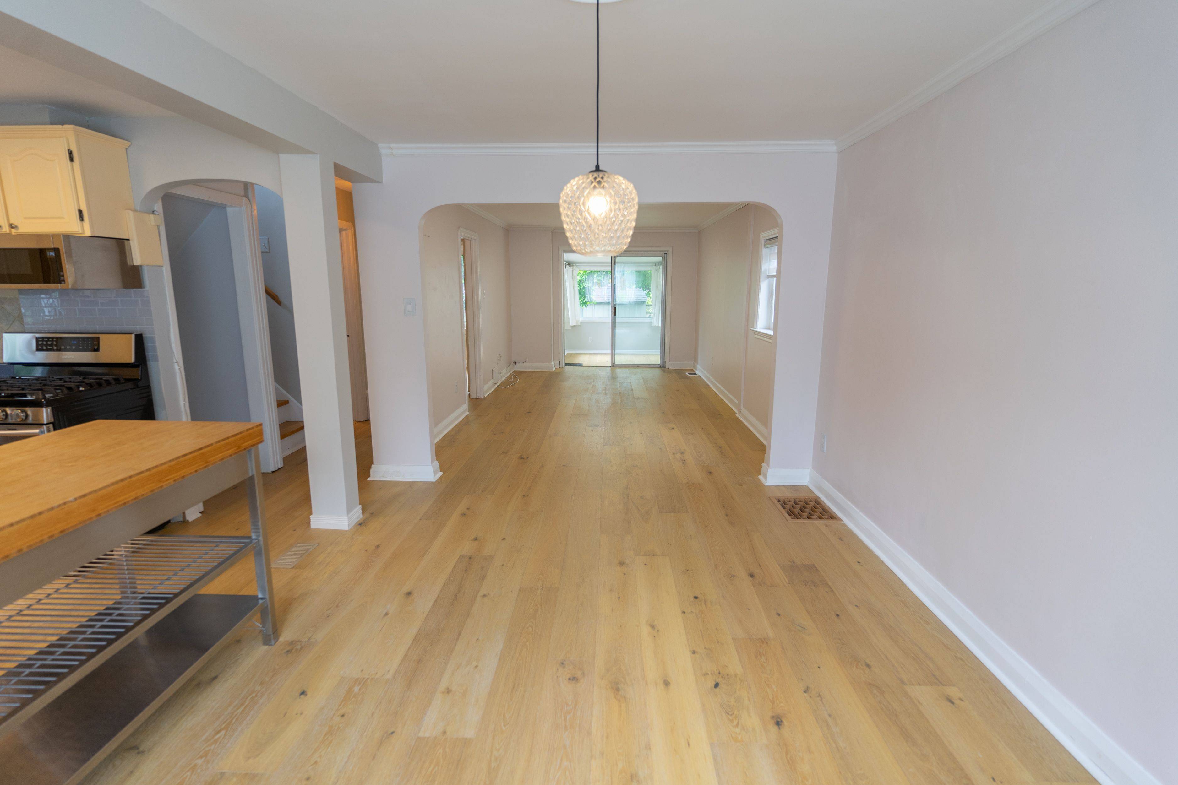 Toronto E03, ON M4B 1V2,15 Dalecrest DR