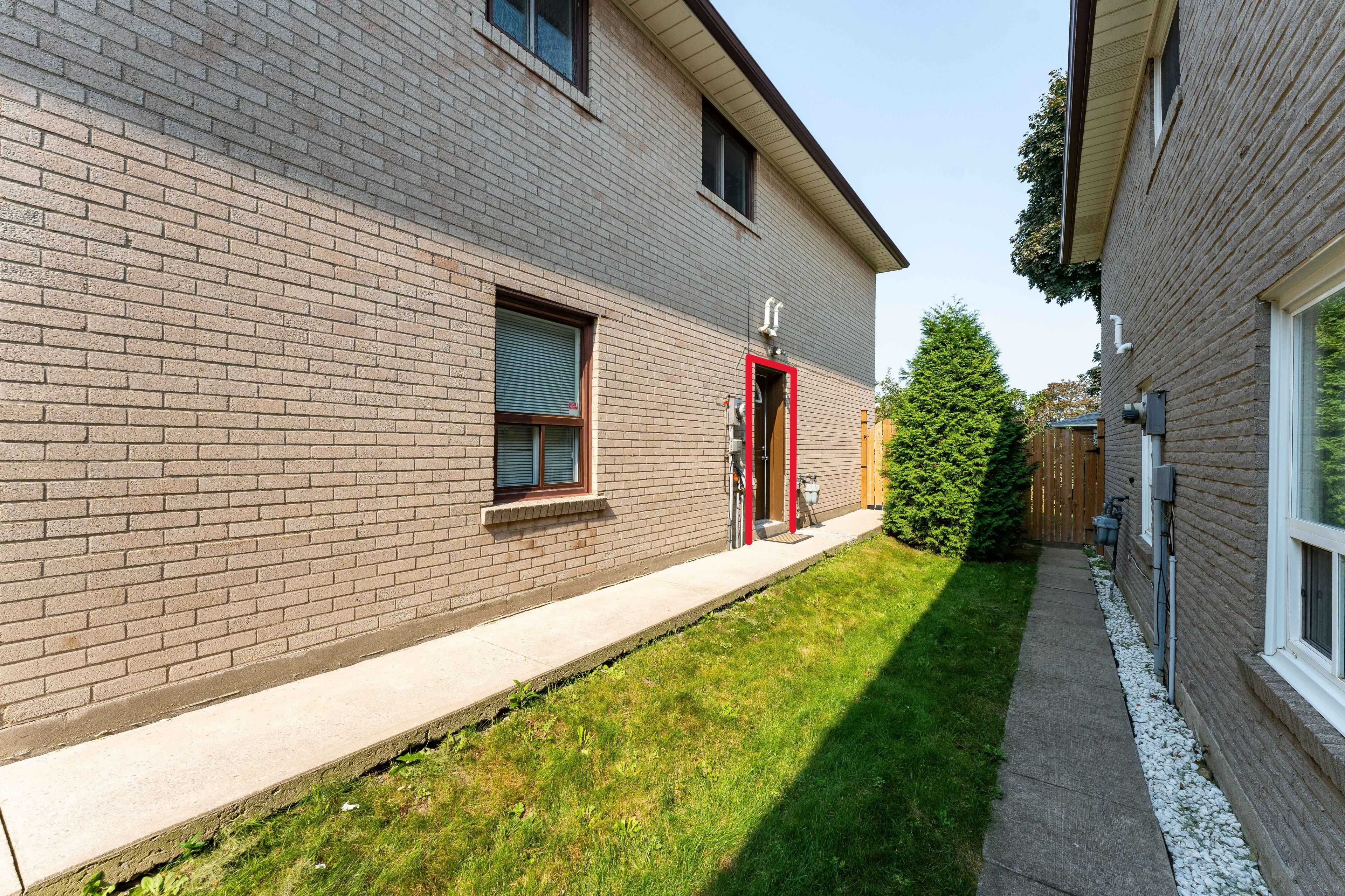 Toronto E07, ON M1S 2Y6,60 Tineta CRES #Main Floor