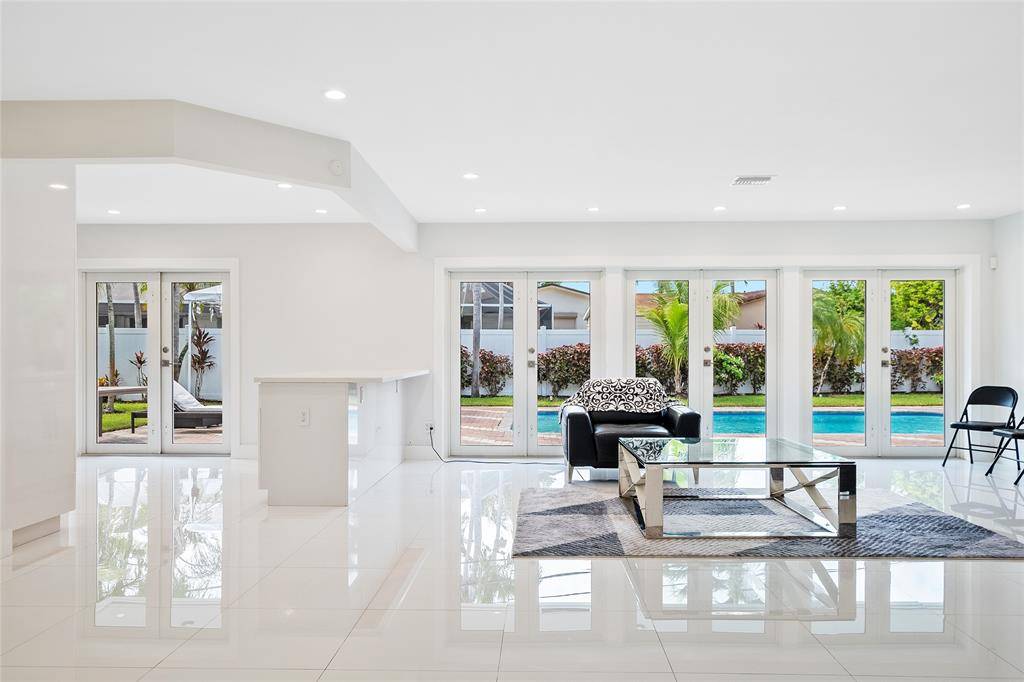 Miami, FL 33179,21100 Highland Lakes Blvd