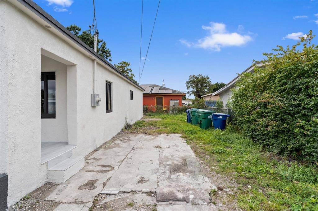 Miami, FL 33147,1430 NW 74th St