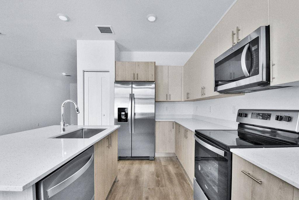 Pompano Beach, FL 33069,4083 SUNSET WAY