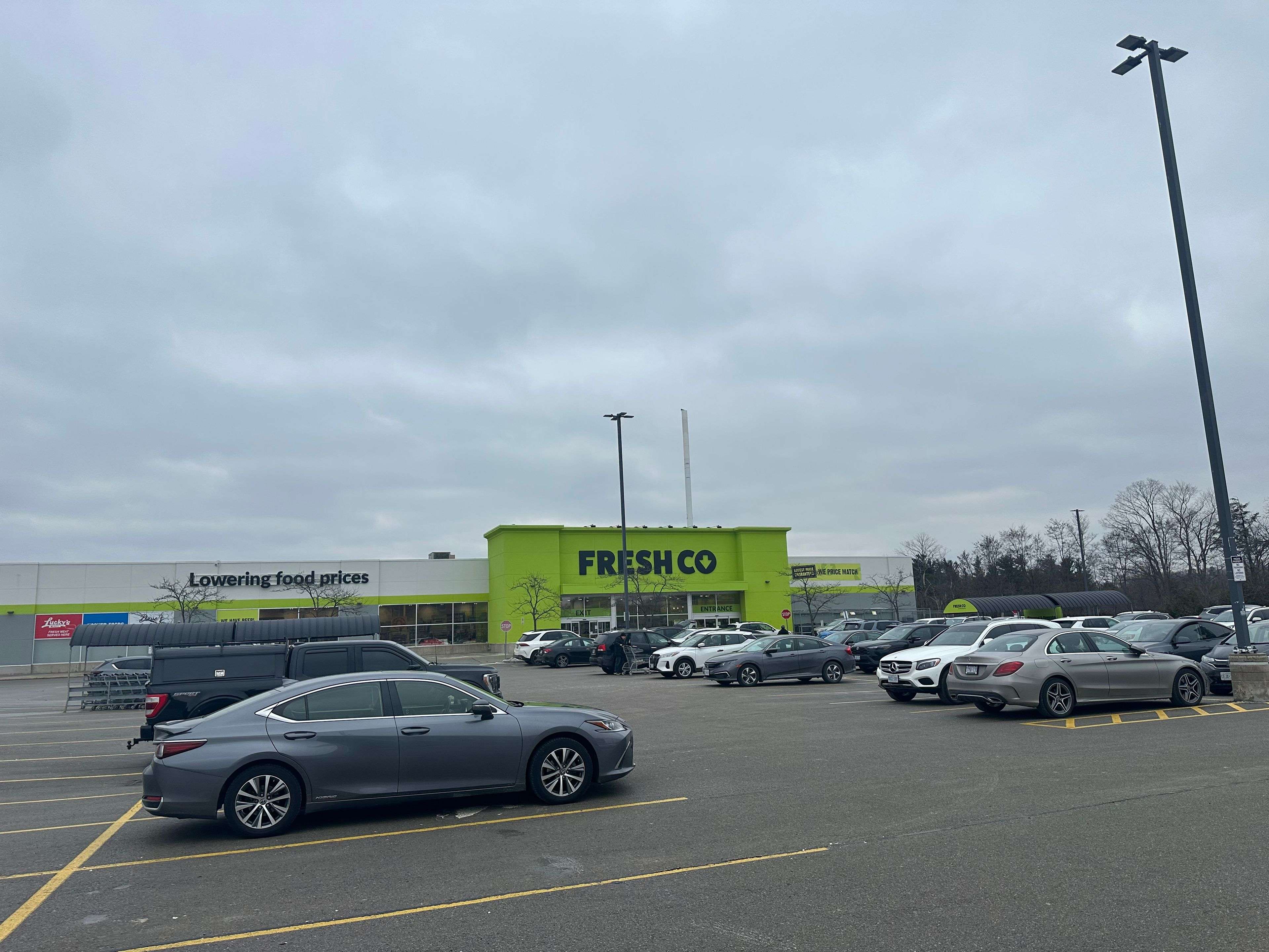 Vaughan, ON L4J 8W1,9200 Bathurst ST ##12/14