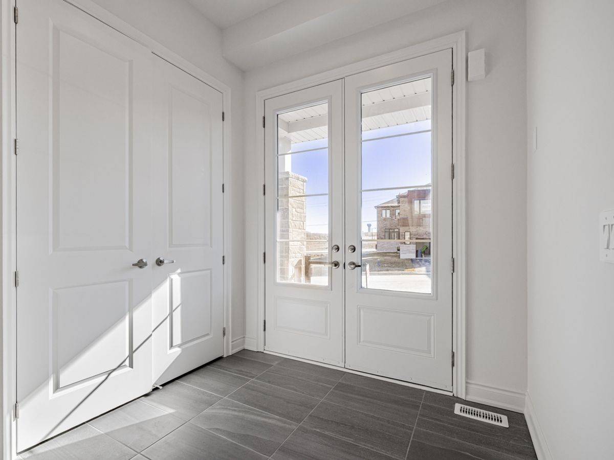 Bradford West Gwillimbury, ON L3Z 4M9,16 Rowe ST