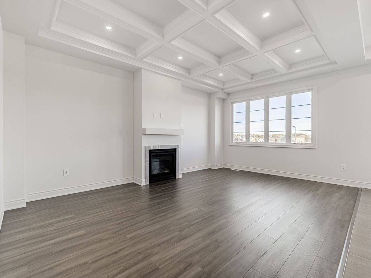 Bradford West Gwillimbury, ON L3Z 4M9,16 Rowe ST