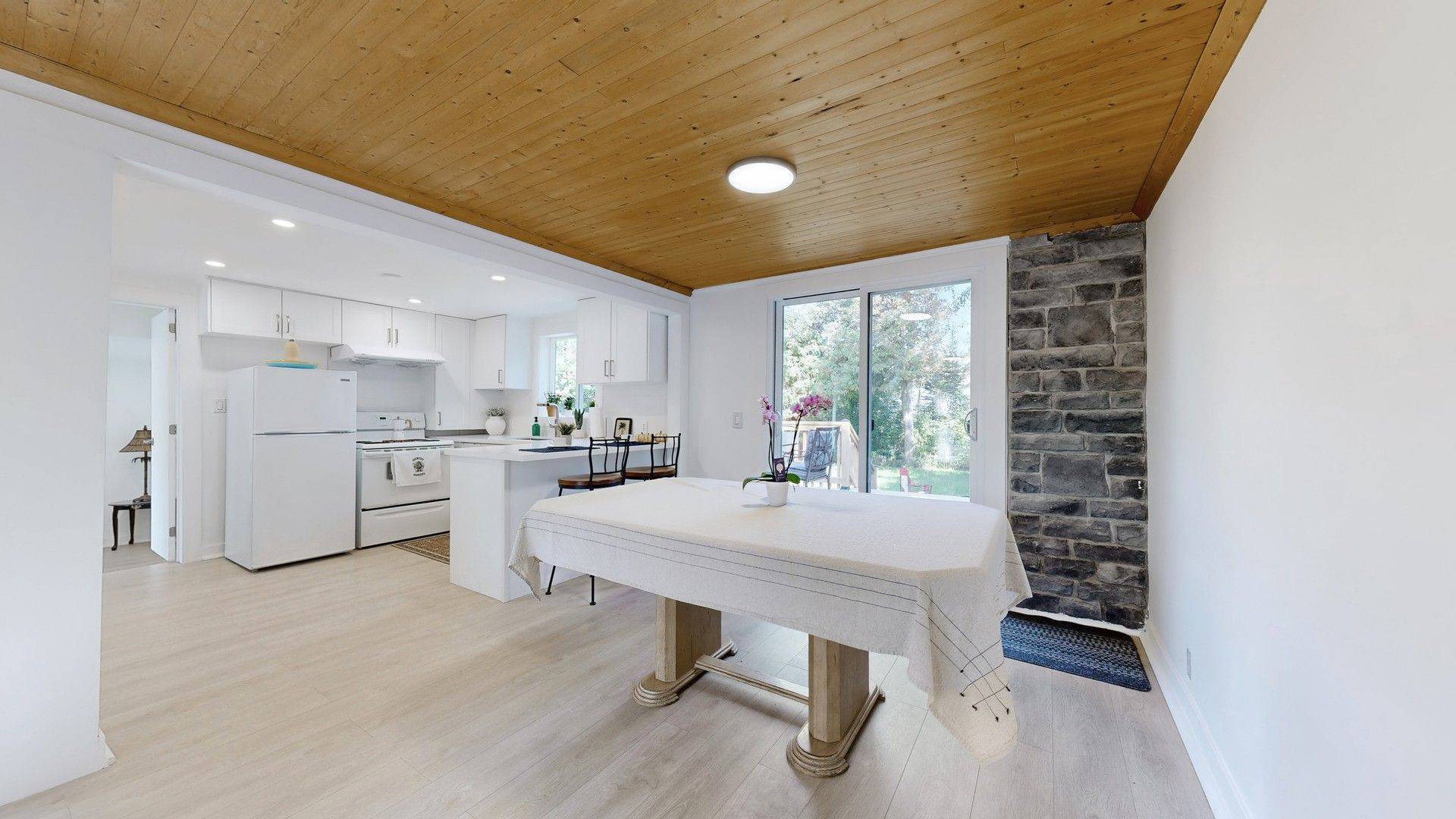 Georgina, ON L0E 1L0,1980 Metro RD