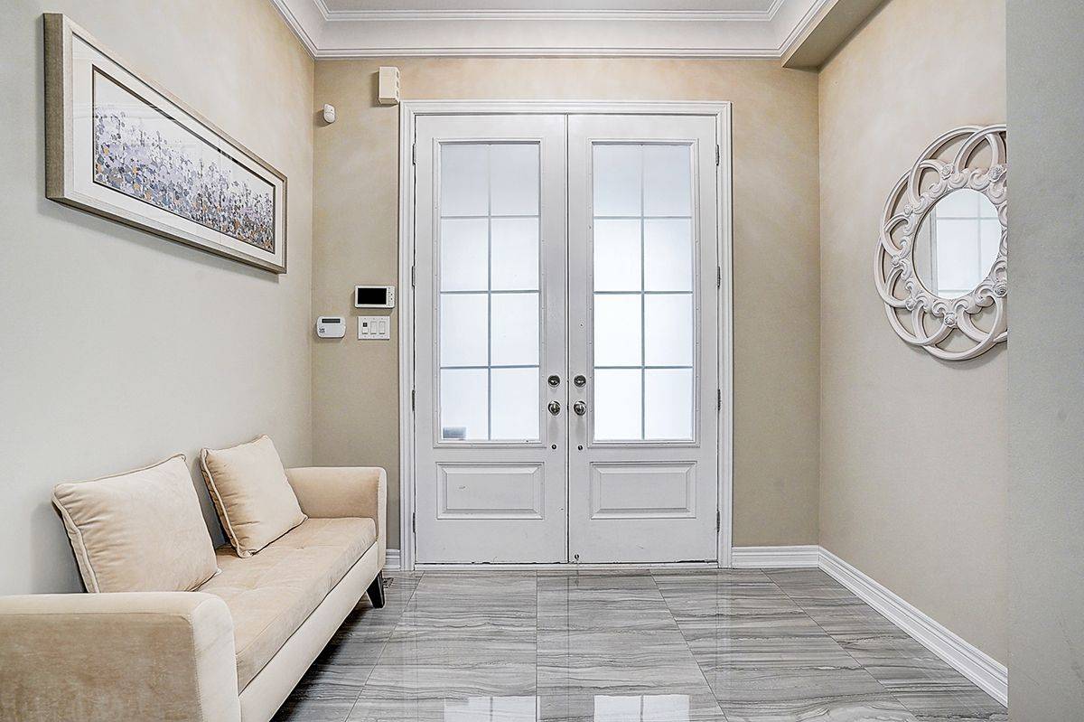 Whitchurch-stouffville, ON L4A 1Y8,699 Baker Hill BLVD