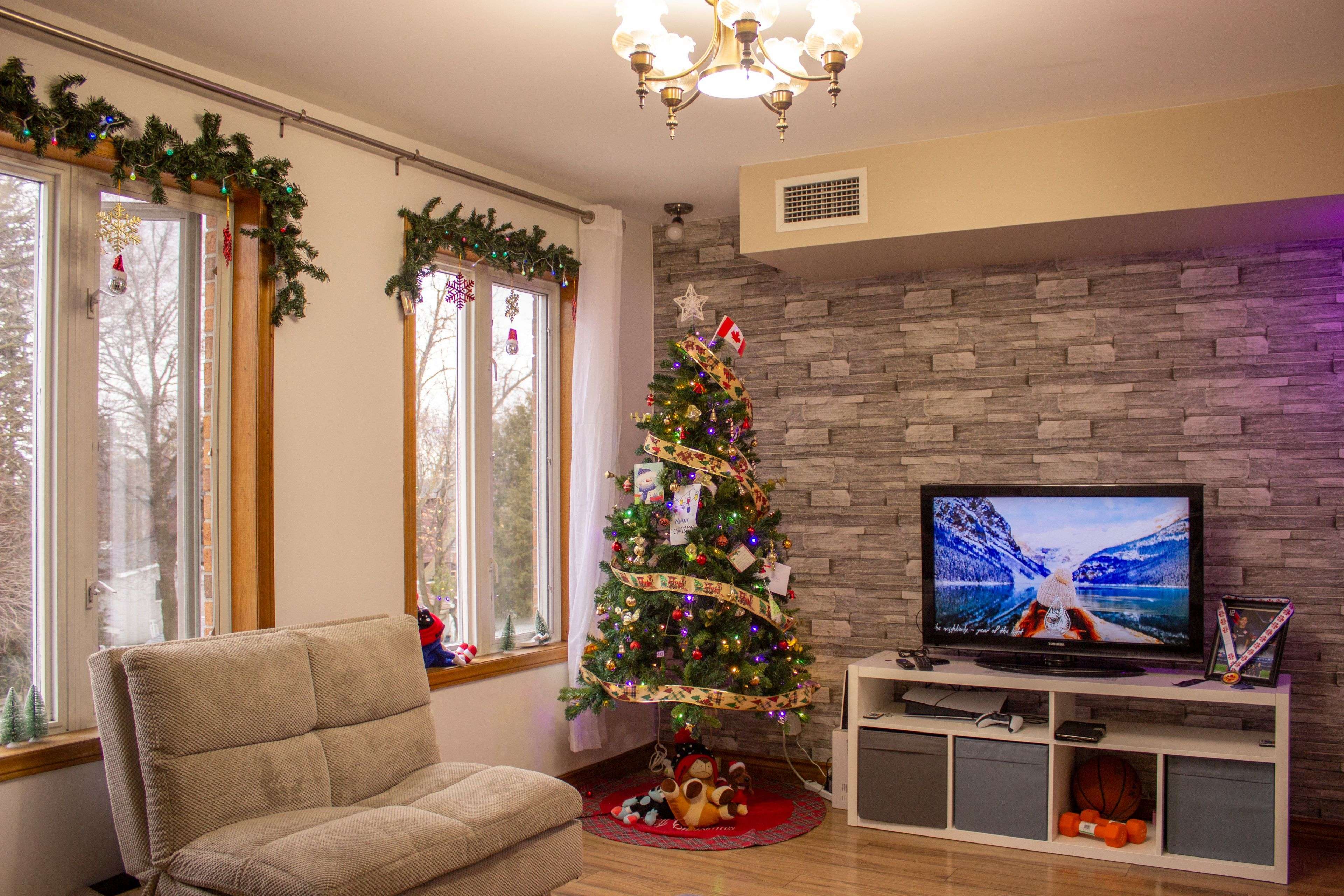 Vaughan, ON L6A 3Z3,2311 Major Mackenzie DR #4