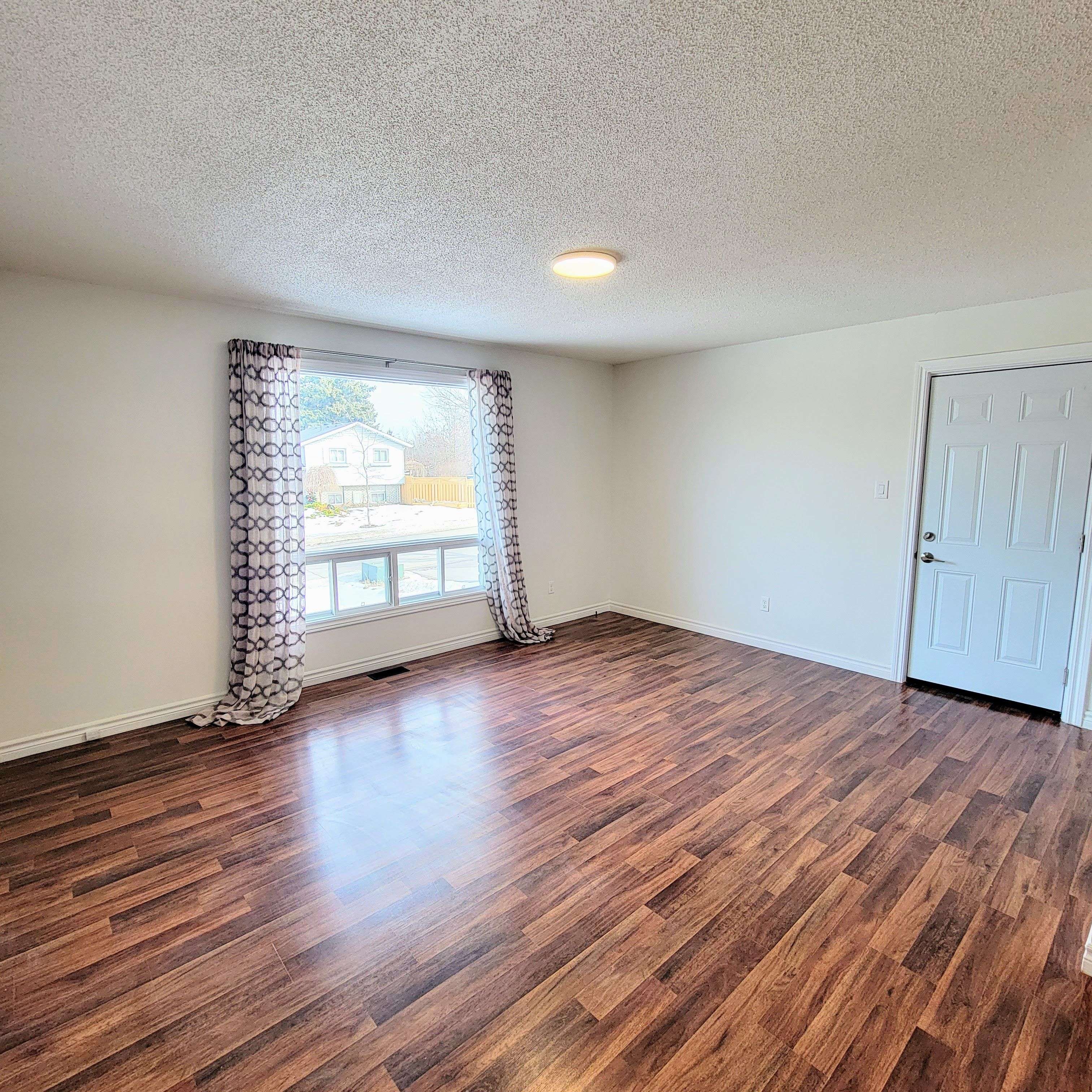 Barrie, ON L4N 6H1,34 McConkey PL #Upper