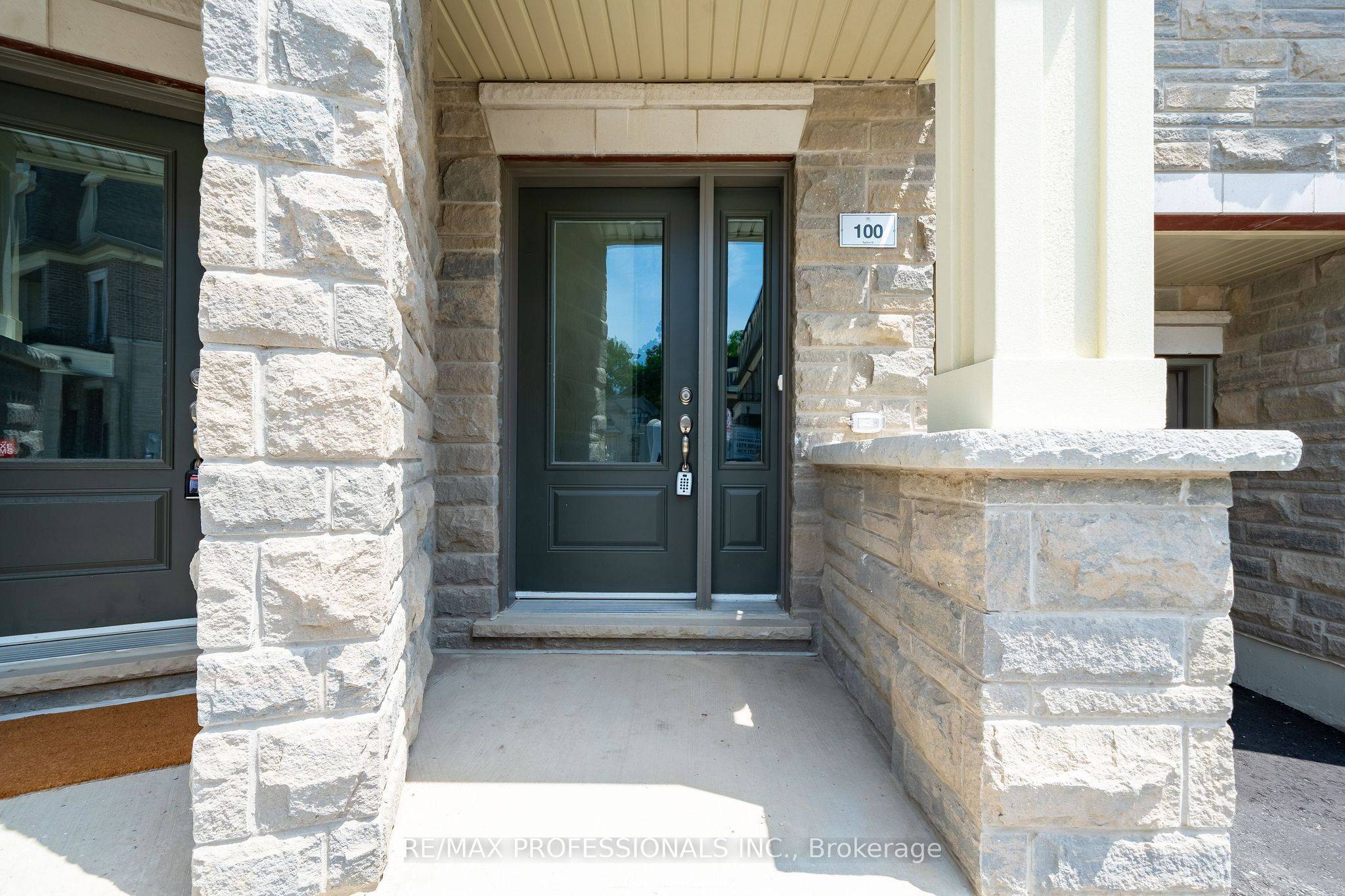 Mississauga, ON L4M 1X8,100 Salina ST