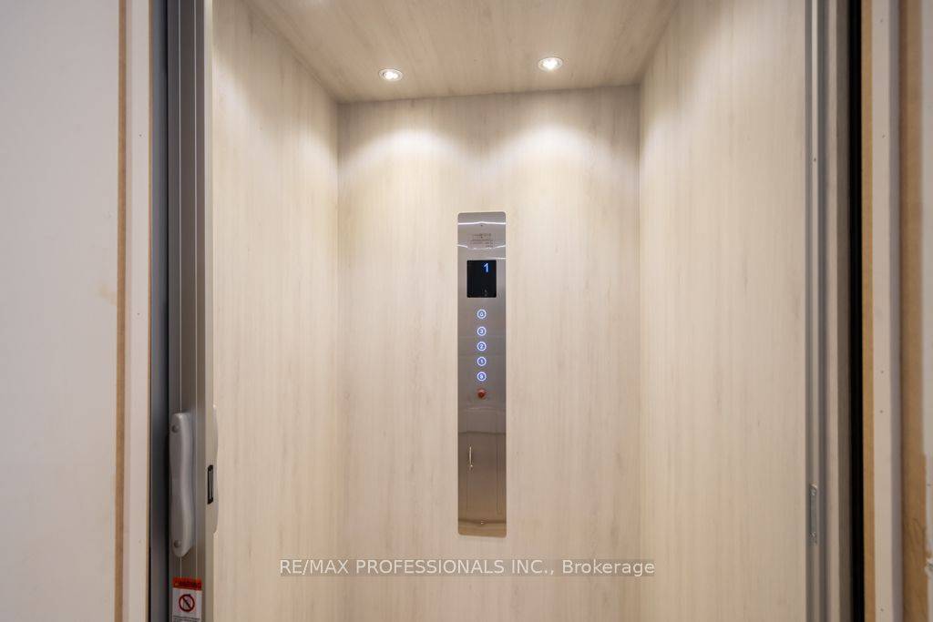 Mississauga, ON L4M 1X8,100 Salina ST