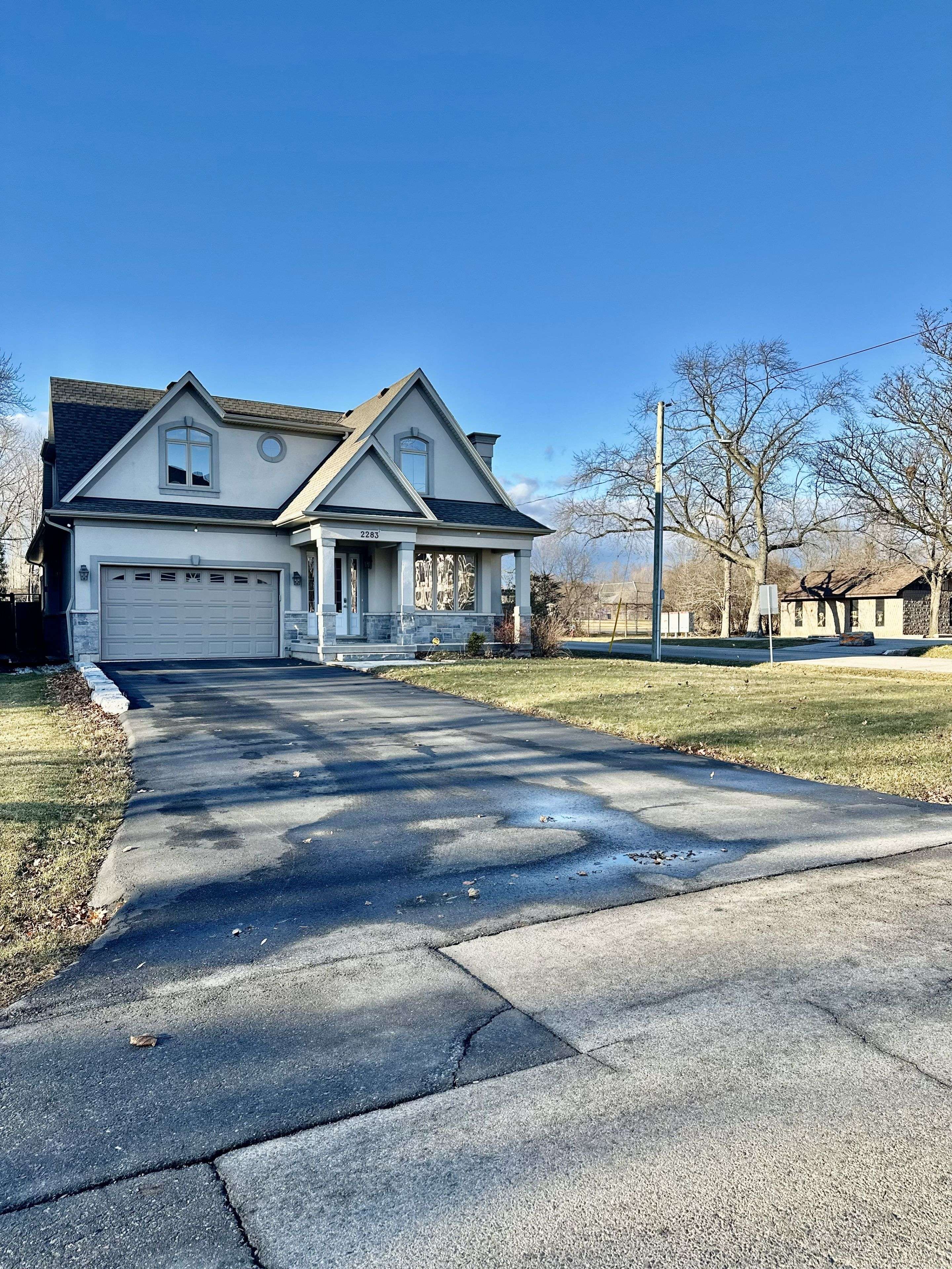 Oakville, ON L6L 1L5,2283 Sovereign ST