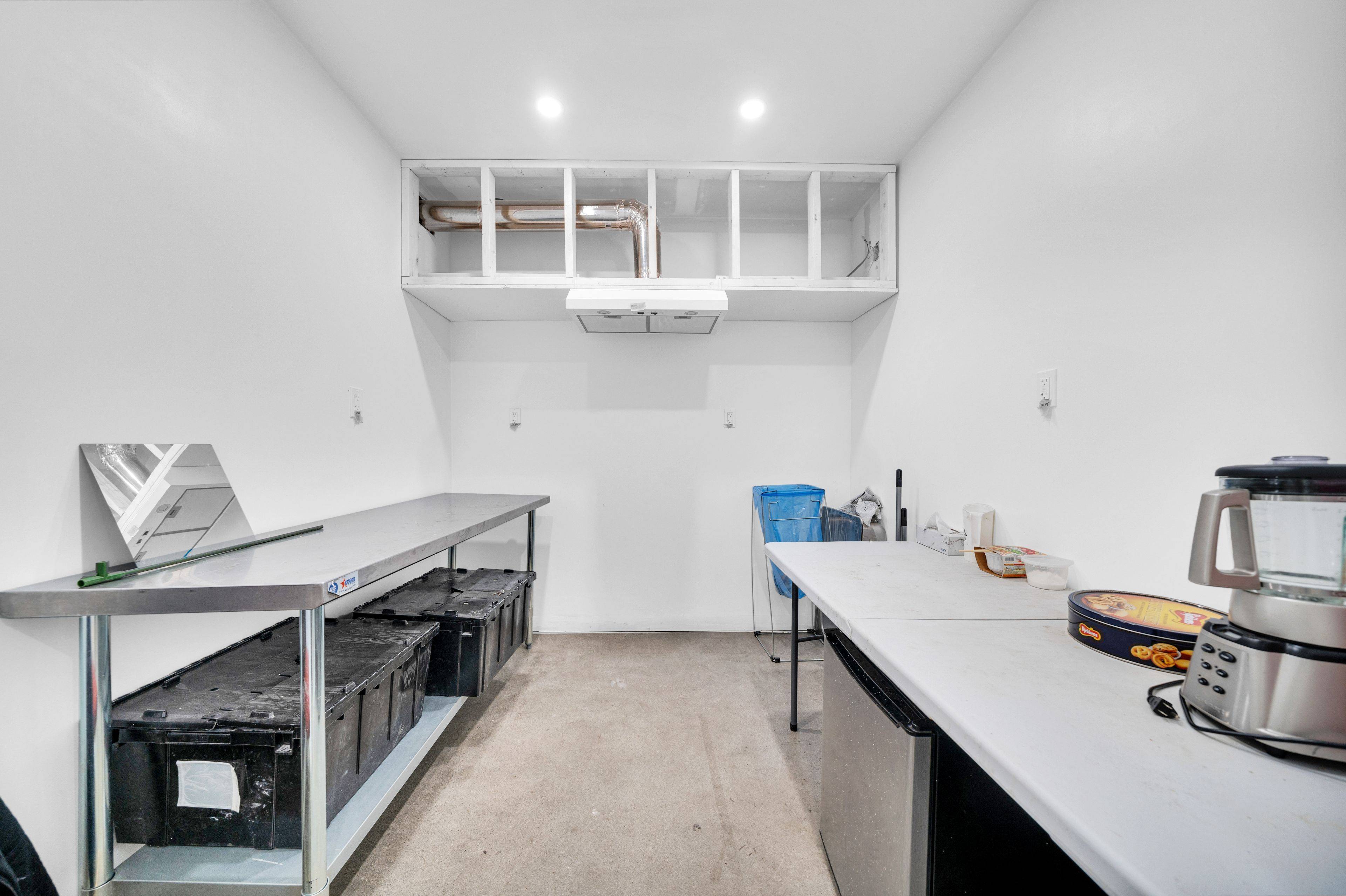 Toronto W05, ON M3J 2B8,70 Vanley CRES #3