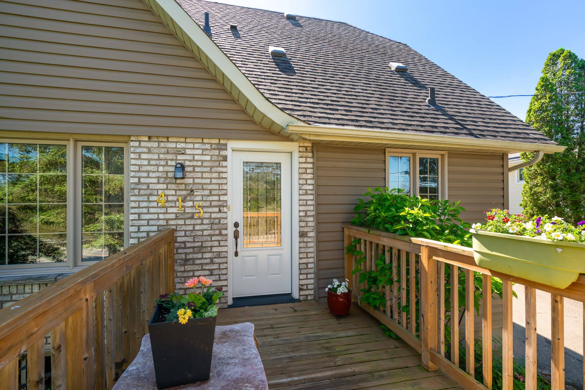 Welland, ON L3C 5E8,415 RIVERSIDE DR