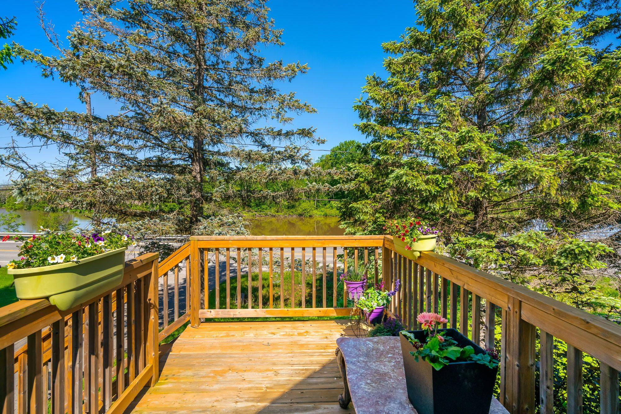 Welland, ON L3C 5E8,415 RIVERSIDE DR