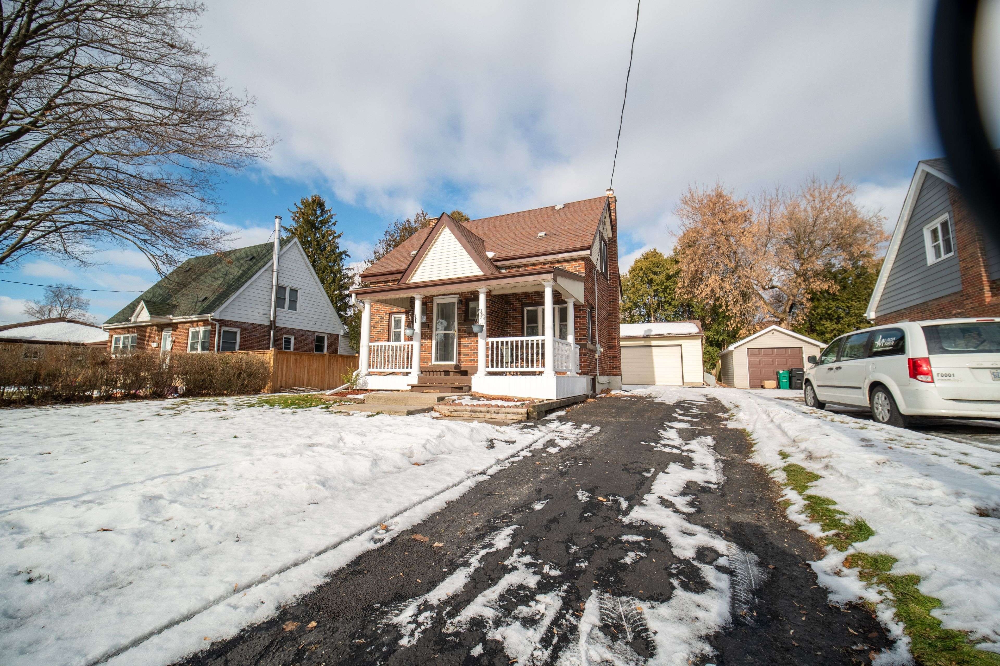 Cambridge, ON N1R 2C5,10 Monroe ST N