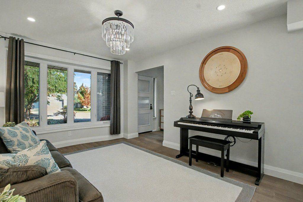 Waterloo, ON N2T 1C2,166 Westvale DR