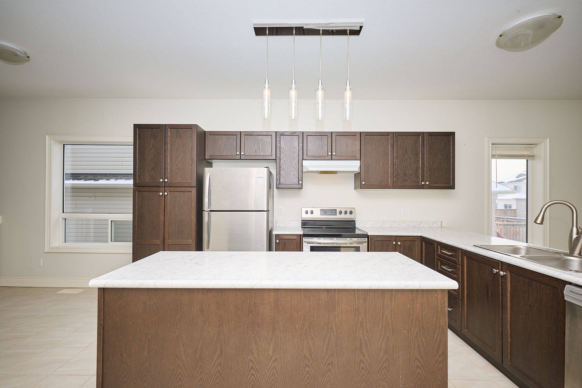 Fort Erie, ON L2A 0E3,871 Burwell ST