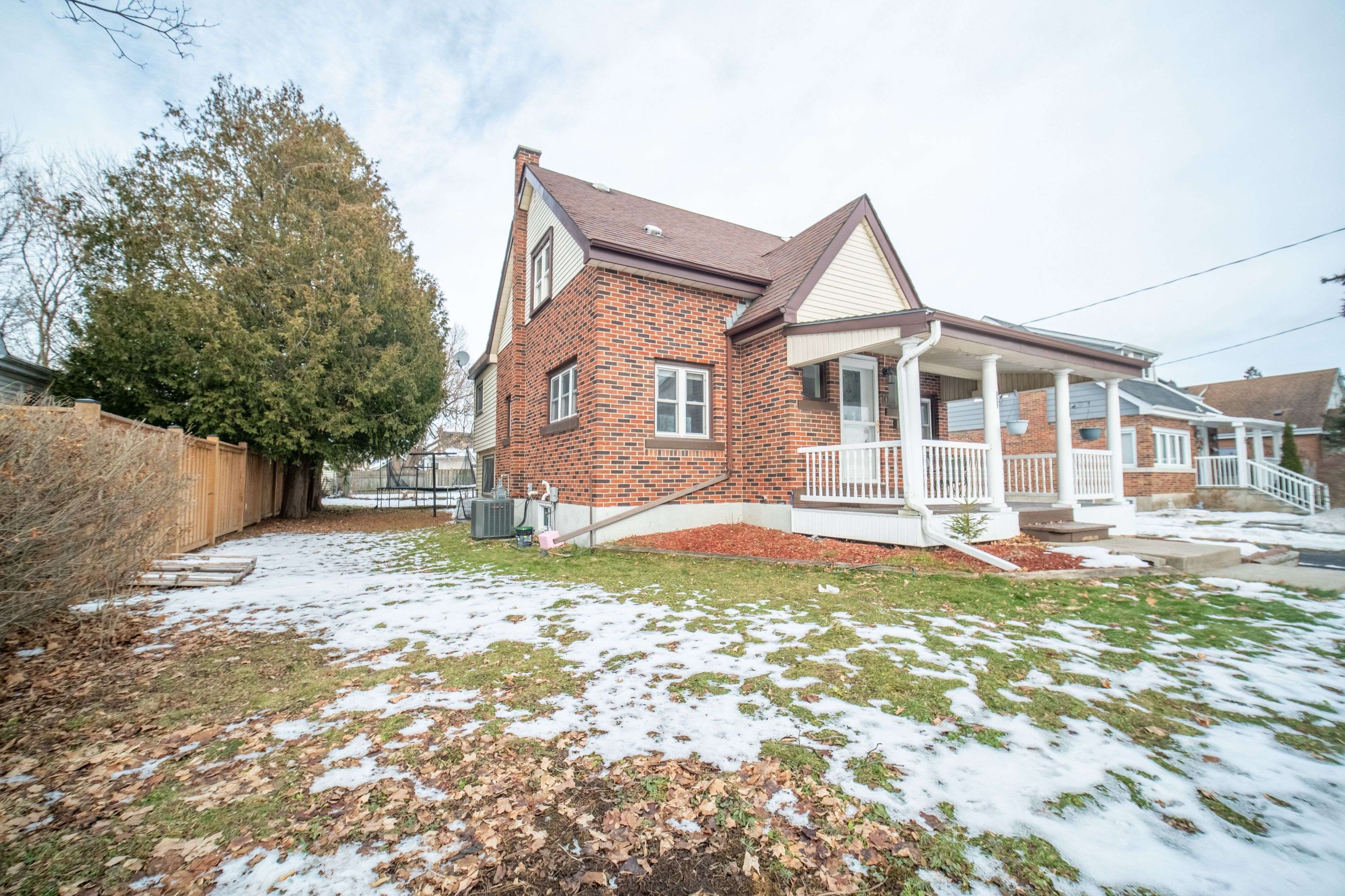 Cambridge, ON N1R 2C5,10 Monroe ST N ##Bsmt