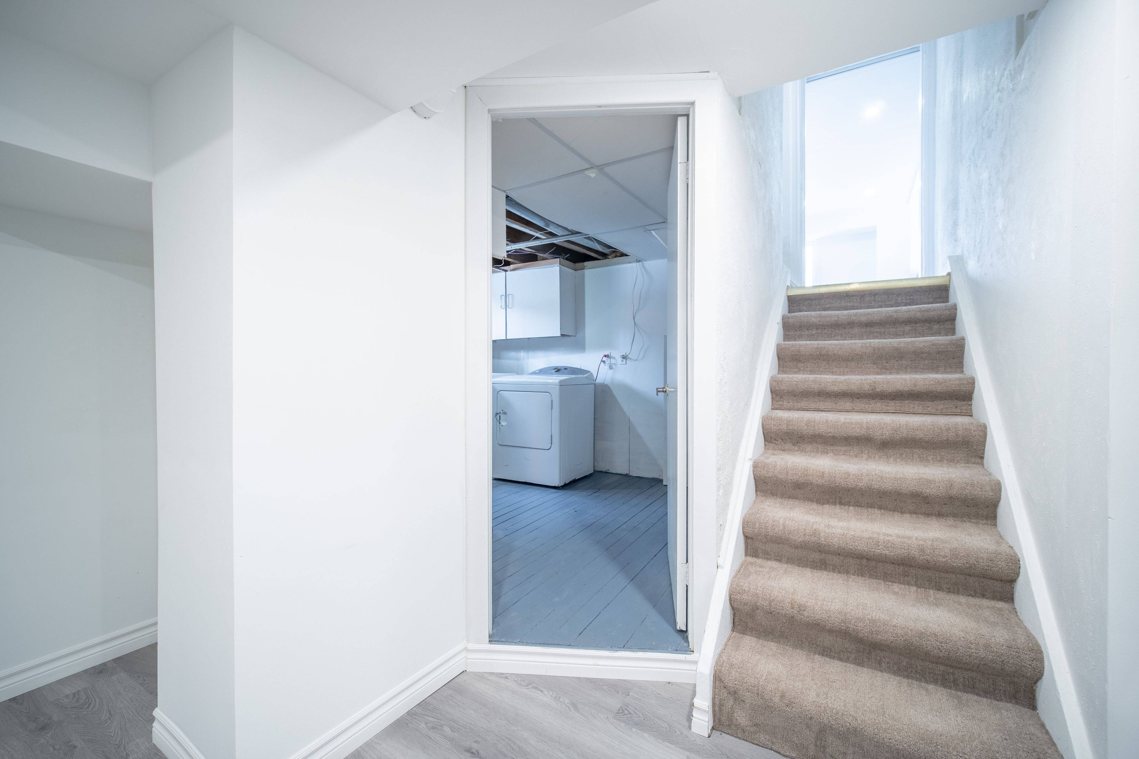 Cambridge, ON N1R 2C5,10 Monroe ST N ##Bsmt