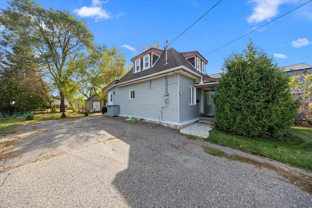 Renfrew, ON K7V 3N3,377 Lisgar AVE